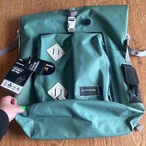 BNWT Dakine Cyclone II Dry Pack 36L